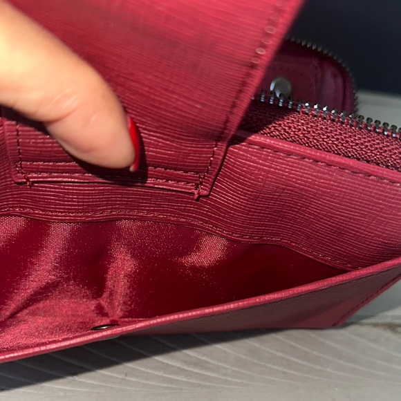 Badgley Mischka Crimson Textured Wallet - Picture 3 of 4